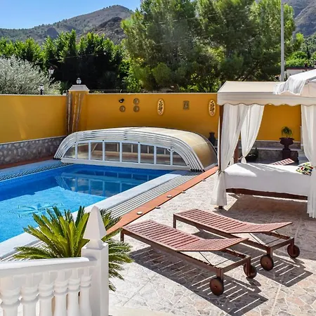 Cozy In With Outdoor Swimming Pool *