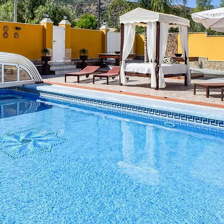 Cozy In With Outdoor Swimming Pool Ferienhaus